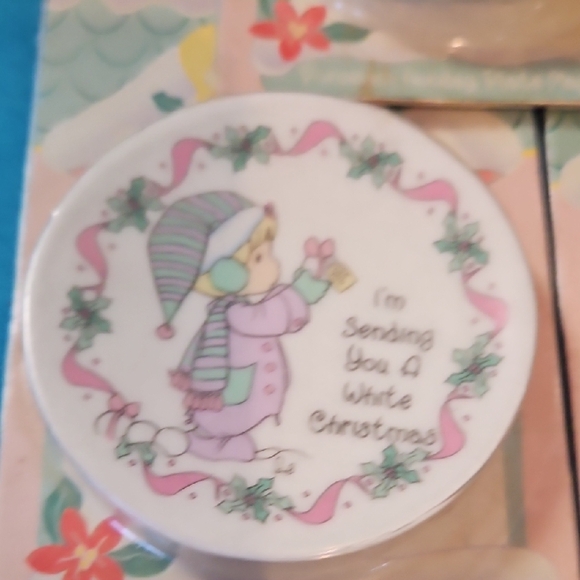 Precious Moments Holiday Plate Magnets Set - Picture 4 of 6